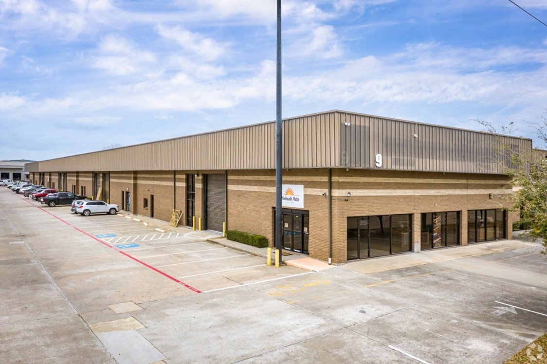 Finial Group Facilitates a Lease at 5829 West Sam Houston Parkway North