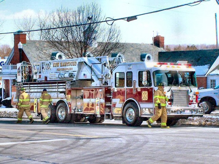 Fire Engines Photos New Hartford Fire department Tower ladder 105