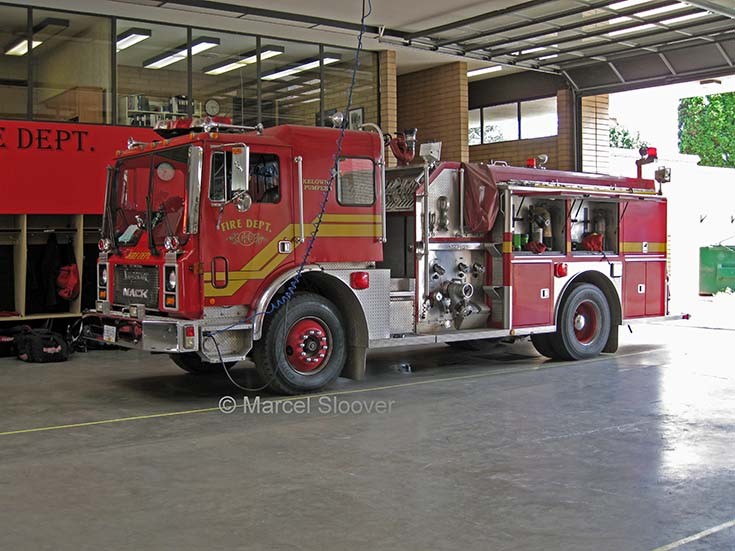Fire Engines Photos Kelowna FD Pumper 1 Mack Superior