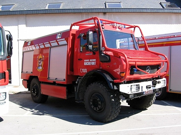 Fire Engines Photos - Mercedes Unimog Fire brigade Rochefort