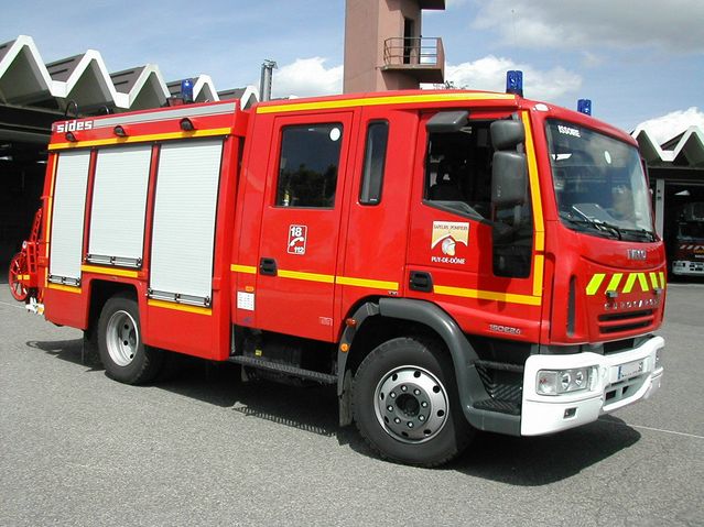 Fire Engines Photos - French Pumper Iveco Sides