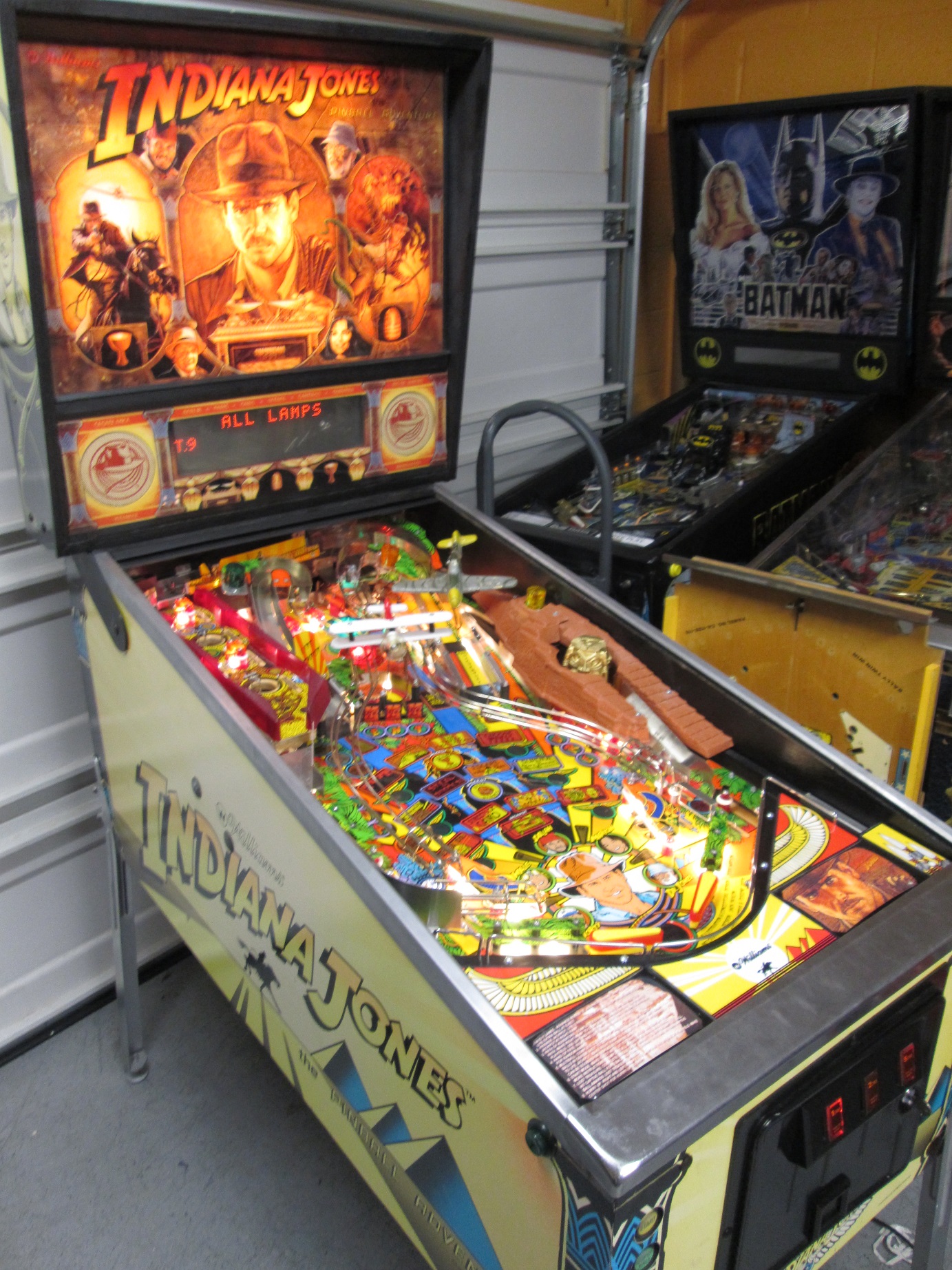 INDIANA JONES the pinball adventure Collectible Pinball Machines