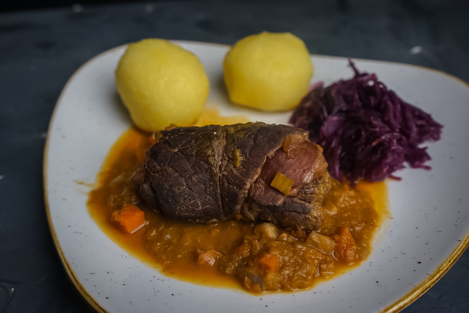 Rouladen aus dem Dutch Oven www.firechefs.de