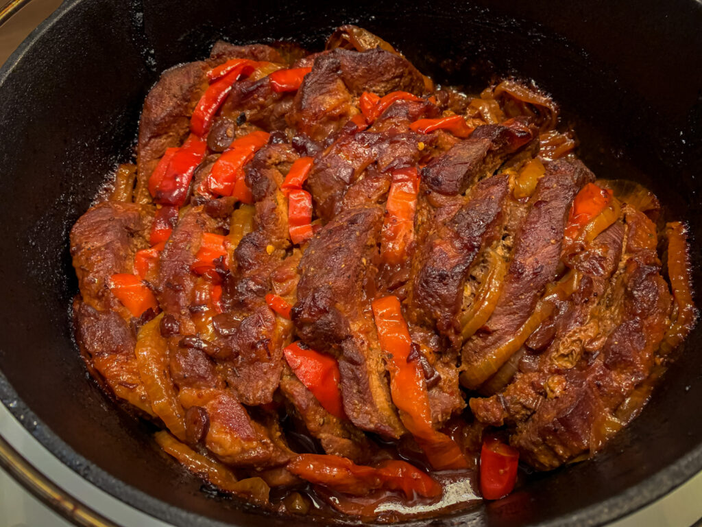Schichtfleisch aus dem Dutch Oven zart und lecker firechefs.de