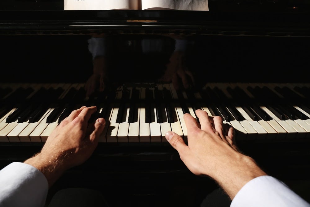 How To Play Piano With Both Hands