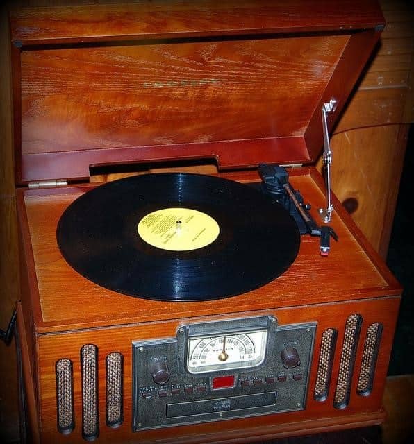 How To Use The Record Player Easy And Extremely Fast