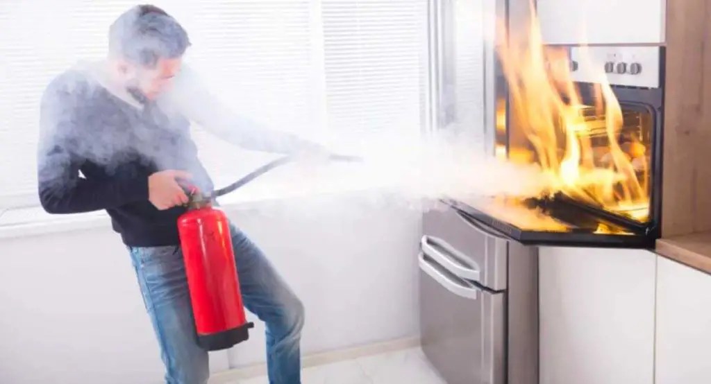 Simple tricks on how to put out an oven fire
