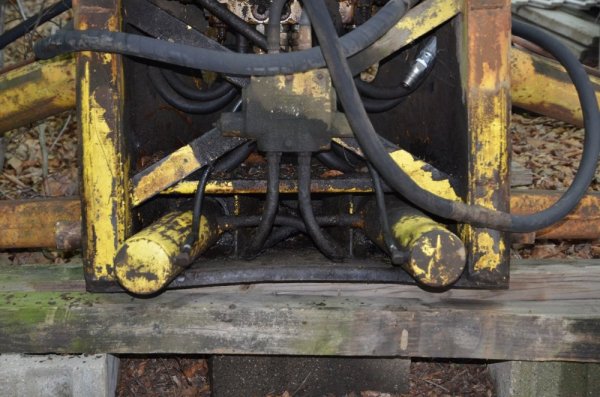 Help with my Ford 753 Backhoe, Hydraulic Cylinder/Chain on King Post
