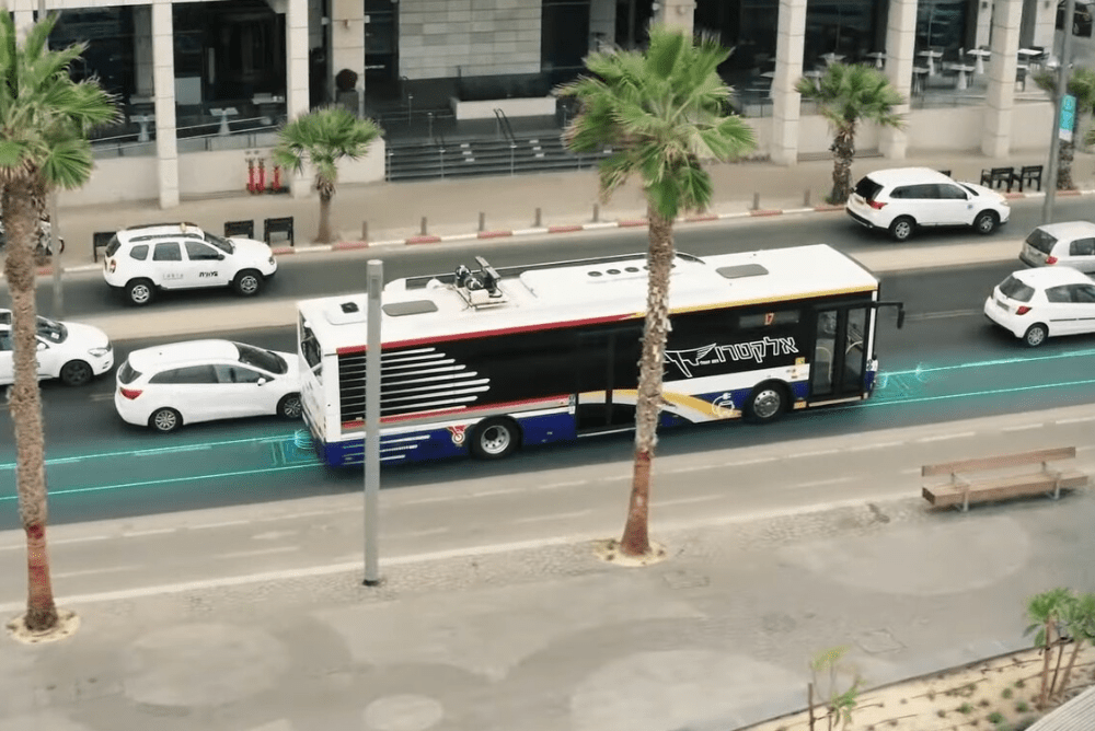 A new road in Detroit will charge electric vehicles as they drive