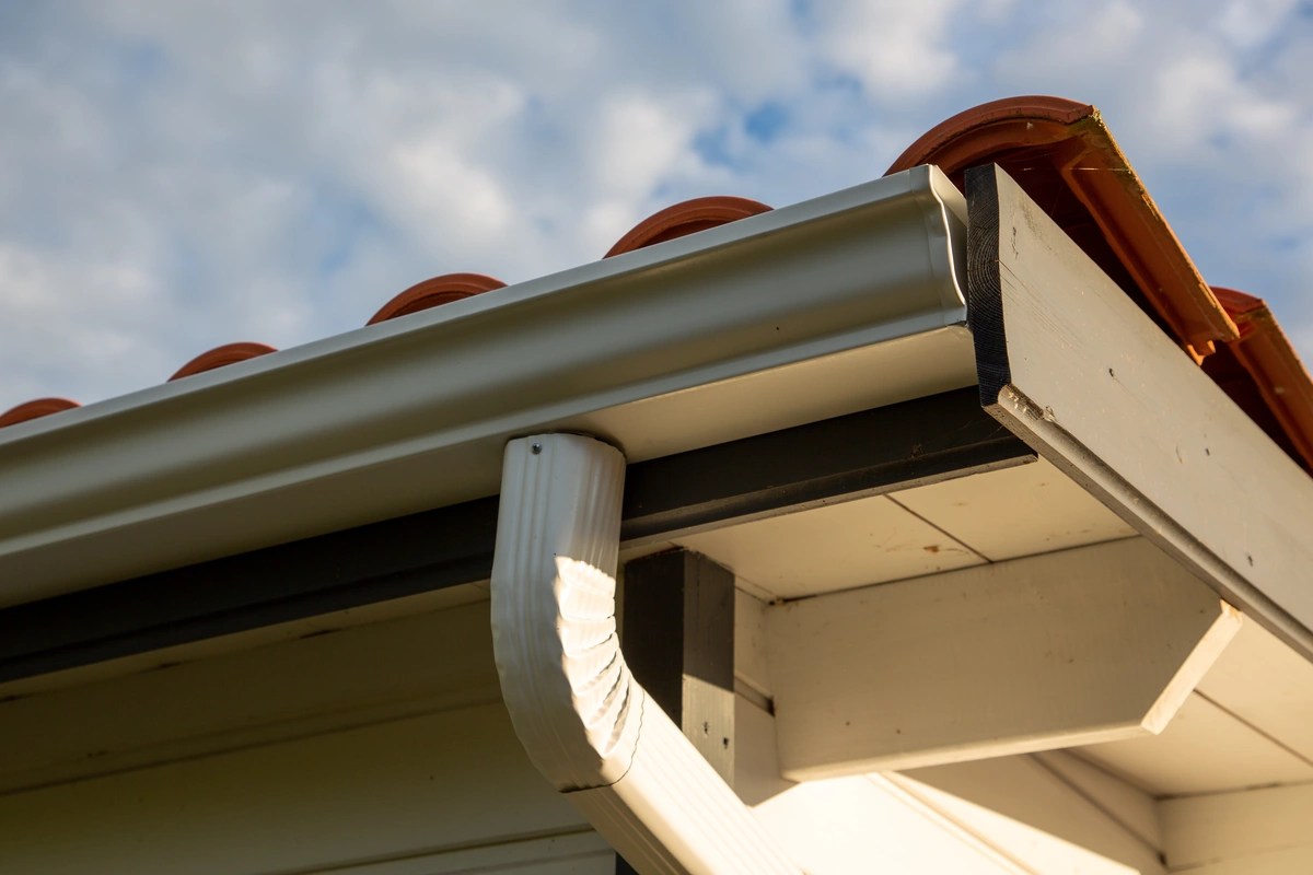Homeowner's Guide What Are Seamless Gutters?
