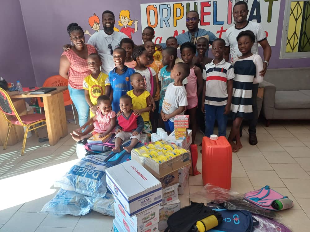 REMISE DE DONS A L’ORPHELINAT BETANIA ET LA MAIN TENDUE First Class