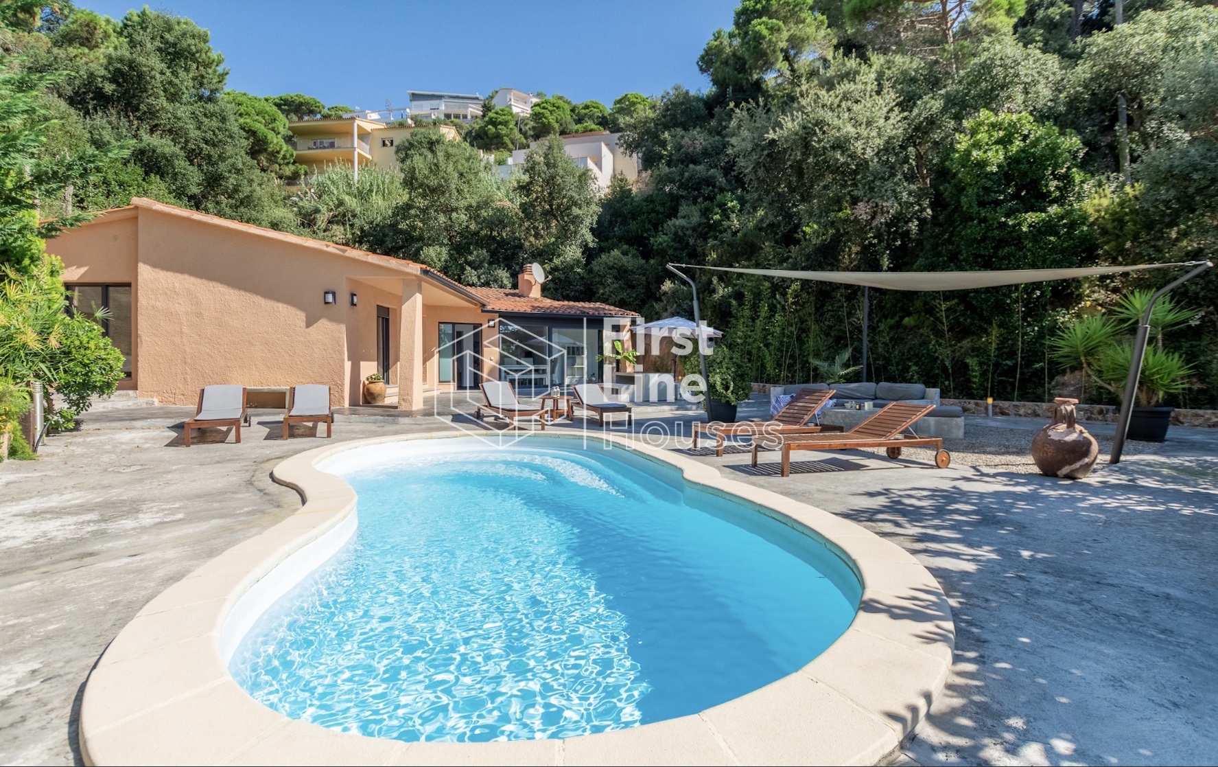 Lloret de Mar holiday home for sale with rental license