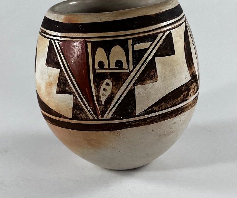 202211 Small pot by Zella Nampeyo First People Pots