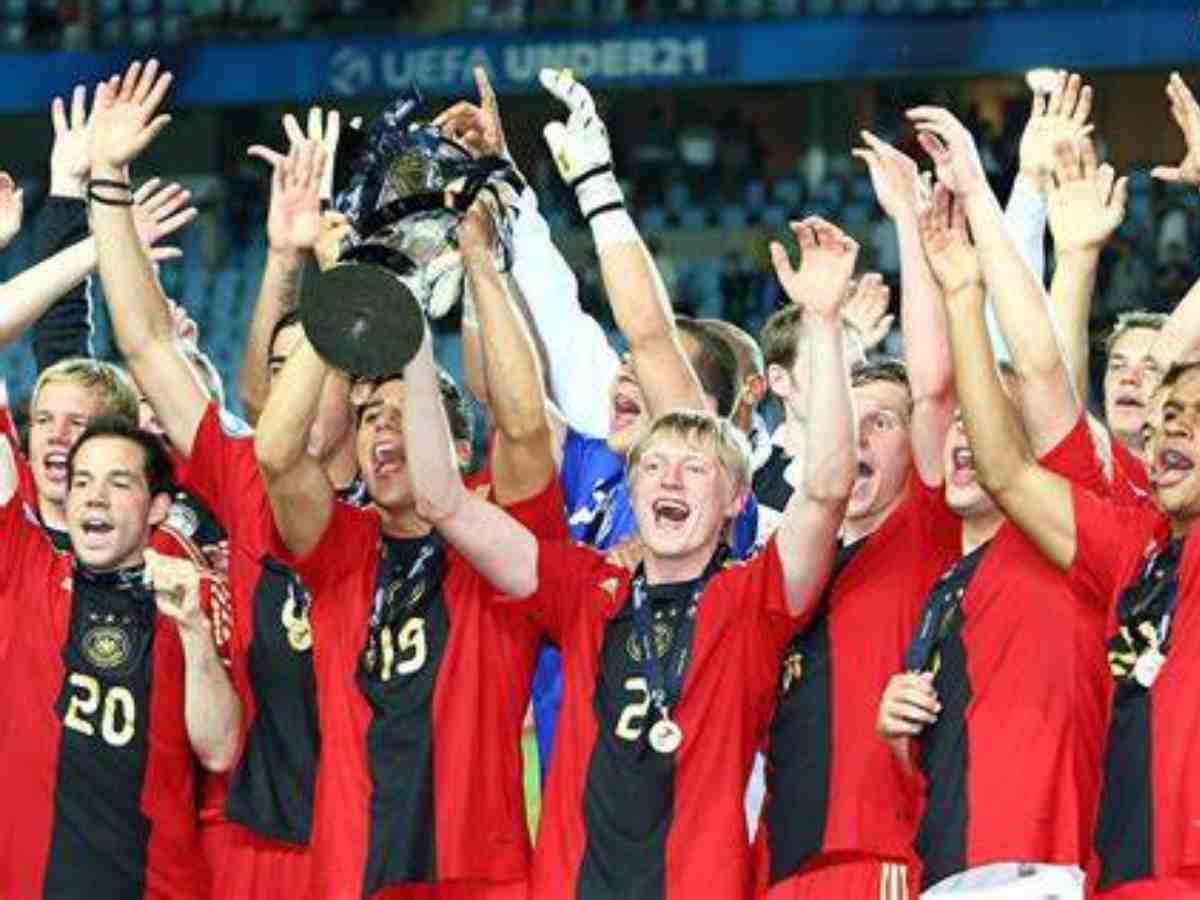 What happens when the winner and runners up club finish with equal