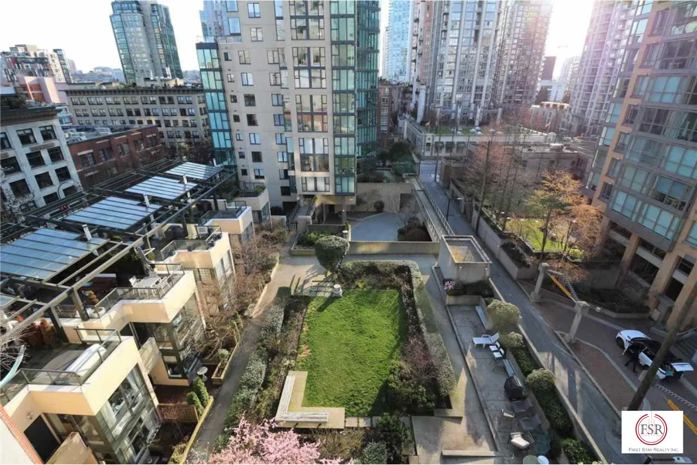 Modern stylish apartment Unfurnished 1 bedroom 1 bathroom with den in