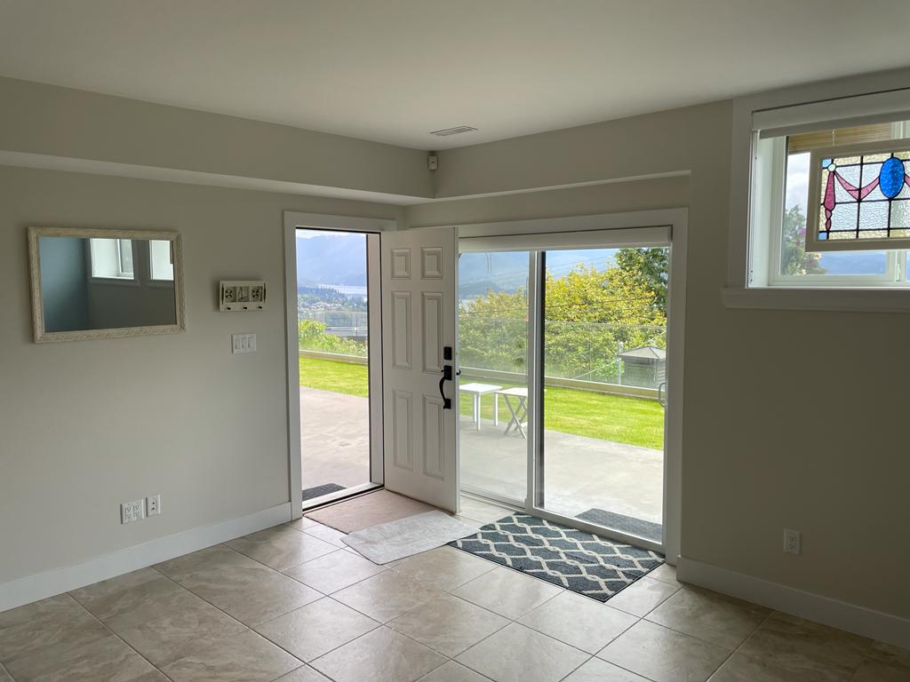 Ground Level Suite in a Beautiful Home in the Neighborhood Of Capitol