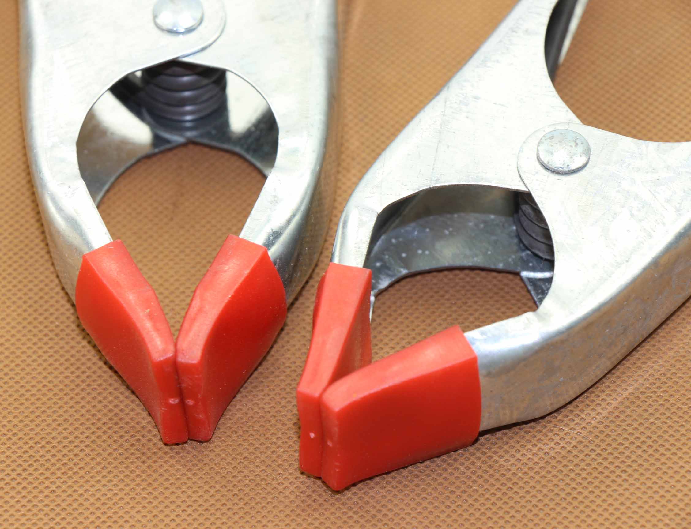 ZLJC37 2PCS Rubber&Metal Spring Clamp Clip Grip Market Stalls