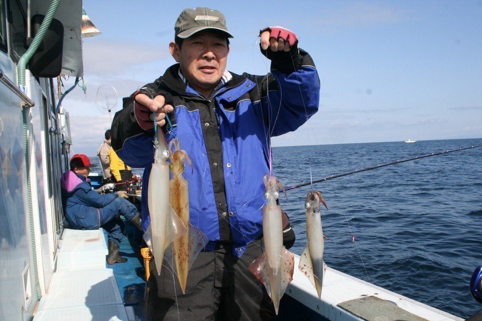 ヤリイカ釣りは強い引きがクセになる！胴長40cmを超えるパラソル級を狙え！ヤリイカ釣りのおすすめタックルから釣り方