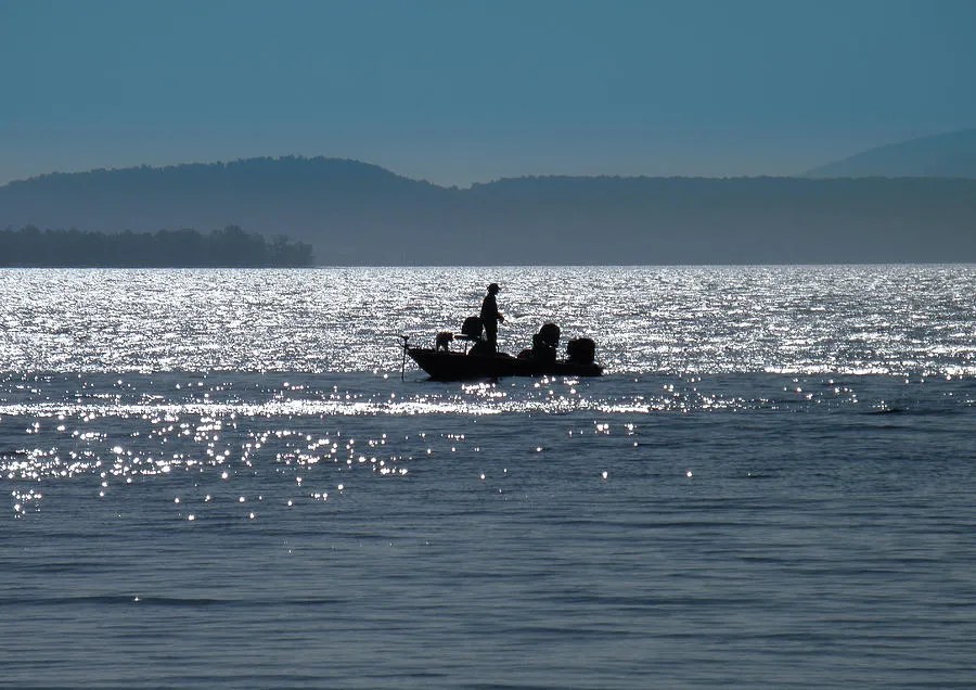 Top 10 Fishing Destinations in the USA for License Holders Fishing