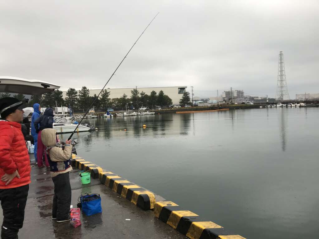 沢山の釣り人で賑わっています。