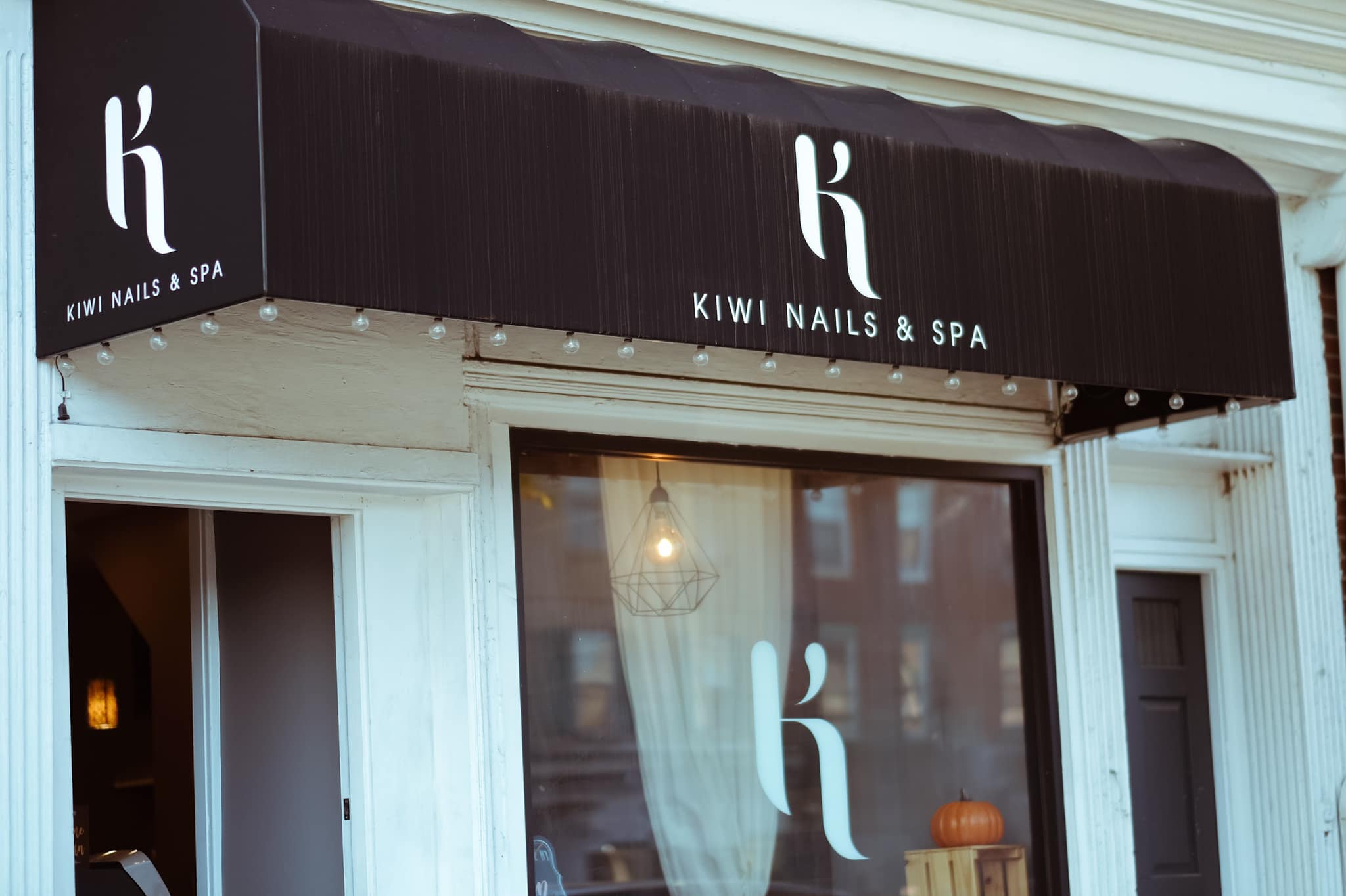 Kiwi Nails & Spa Fishtown District