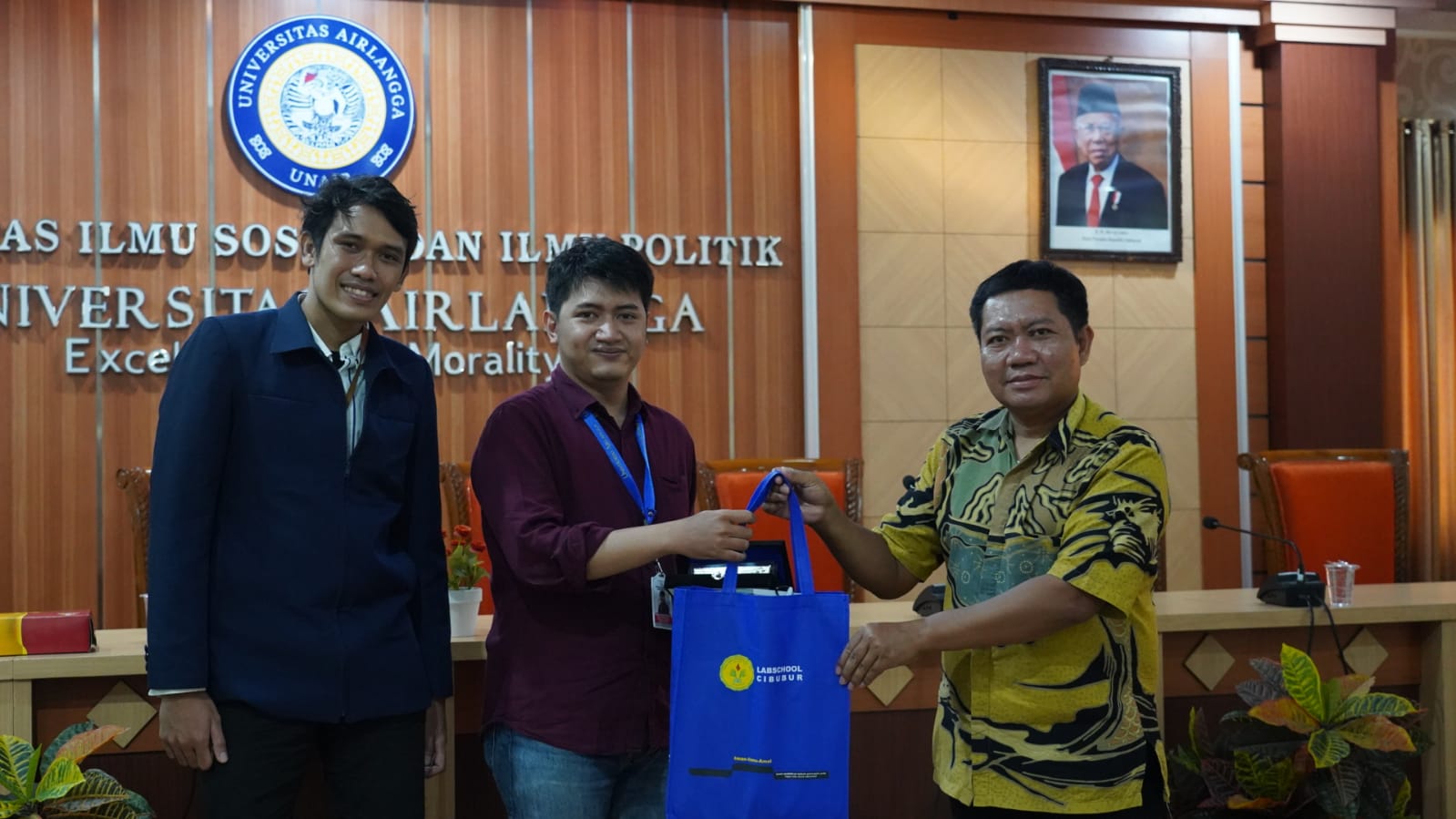 SMA Labschool Cibubur Rutin Adakan Field Study ke FISIP UNAIR Fakultas Ilmu Sosial dan Ilmu