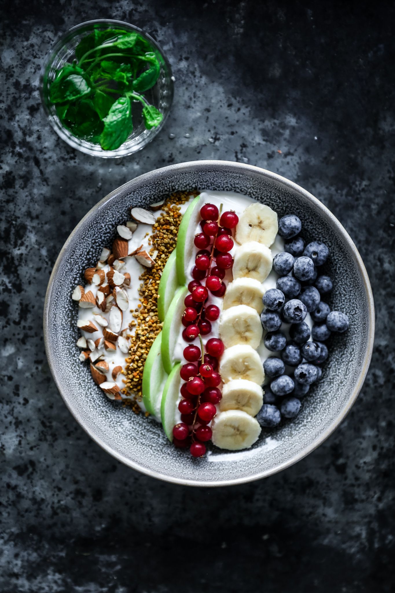 Protein bowl med bær og nøtter Fitfocus