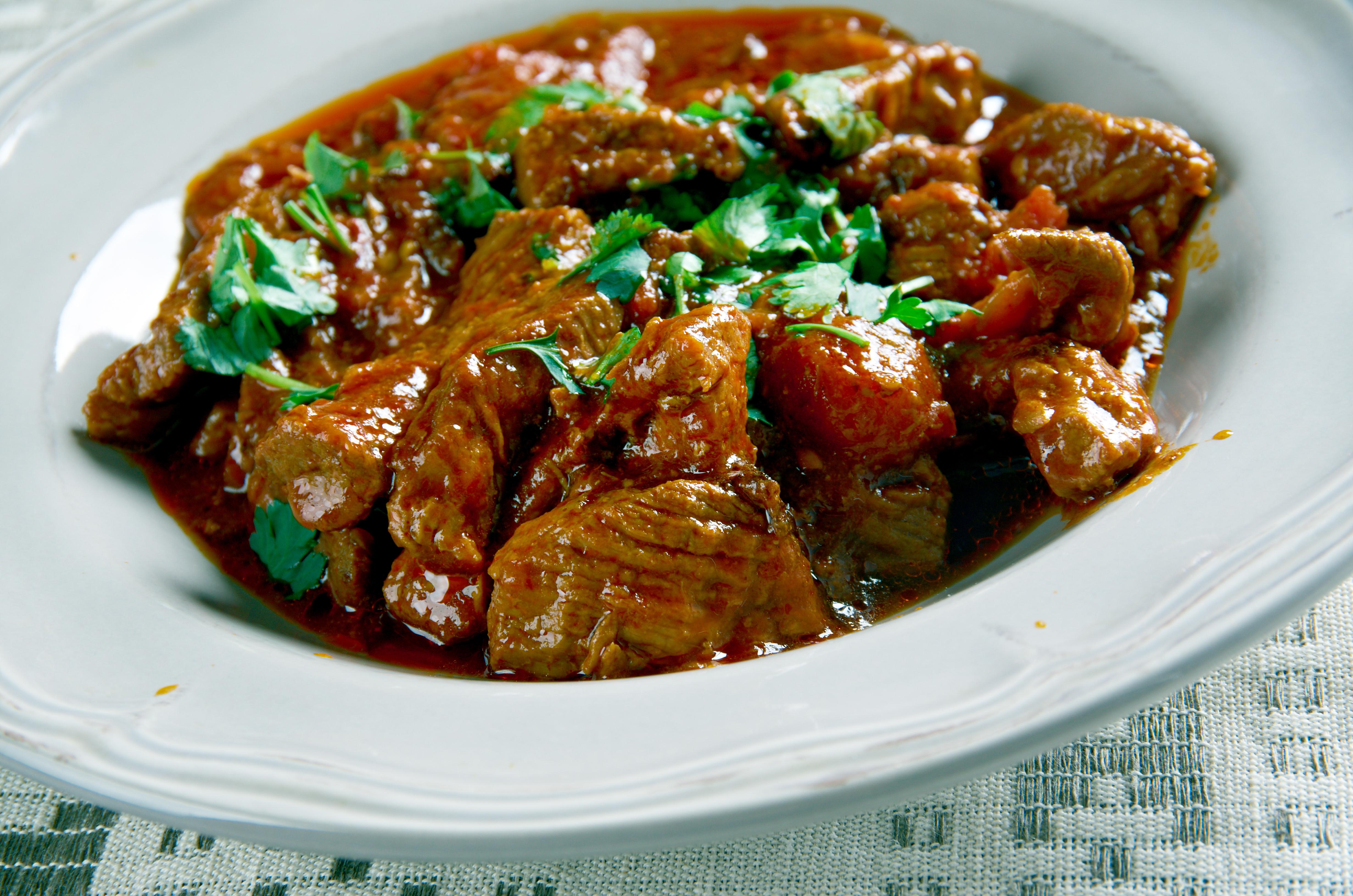 Gulasch Rezept [Mittag und Abendessen, Low Carb & Paleo]