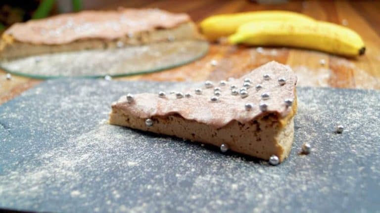 Bananen Quarkkuchen mit Schokoglasur Protein Käsekuchen Rezept