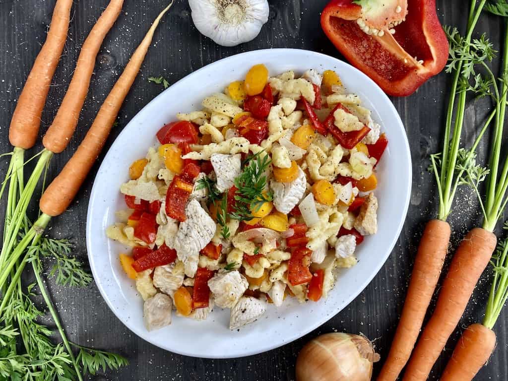 Leichtes Spätzlepfanne mit Gemüse und Hähnchen Rezept