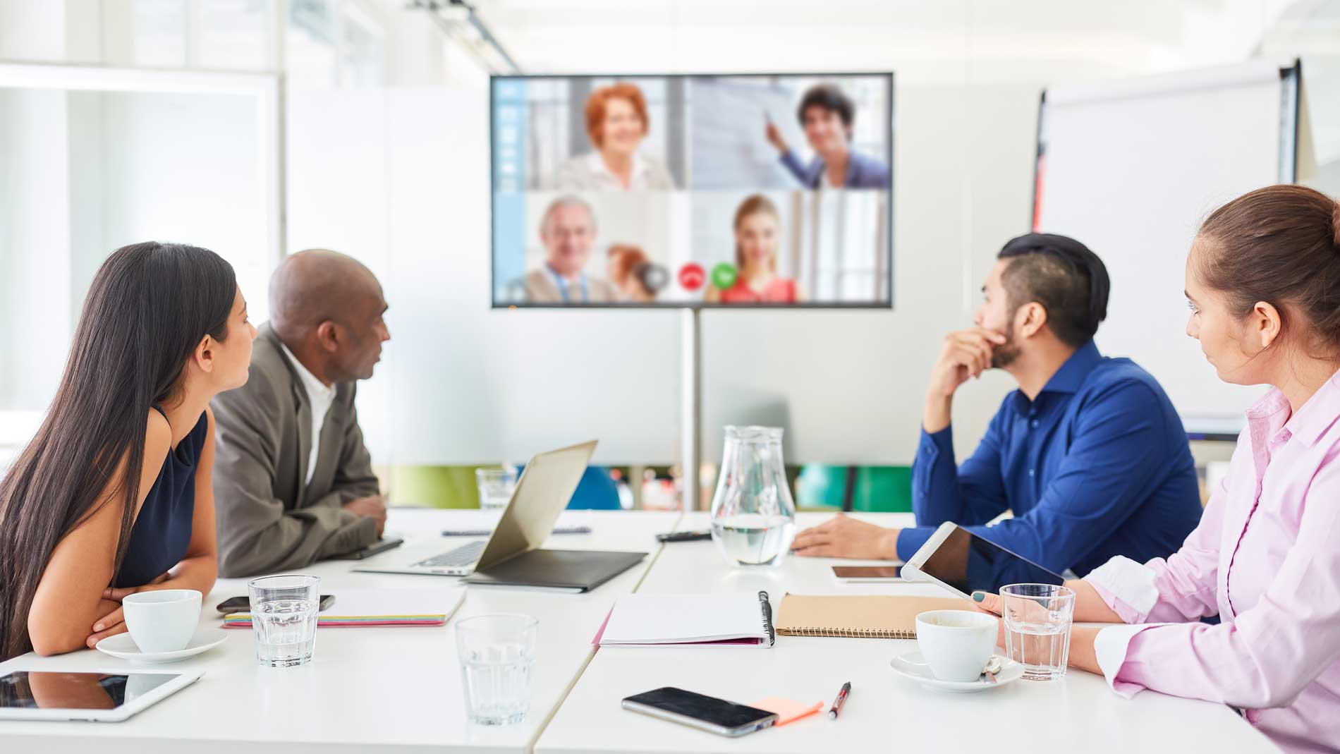 7 Benefits of Video Conferencing in the Workplace Fitting Image