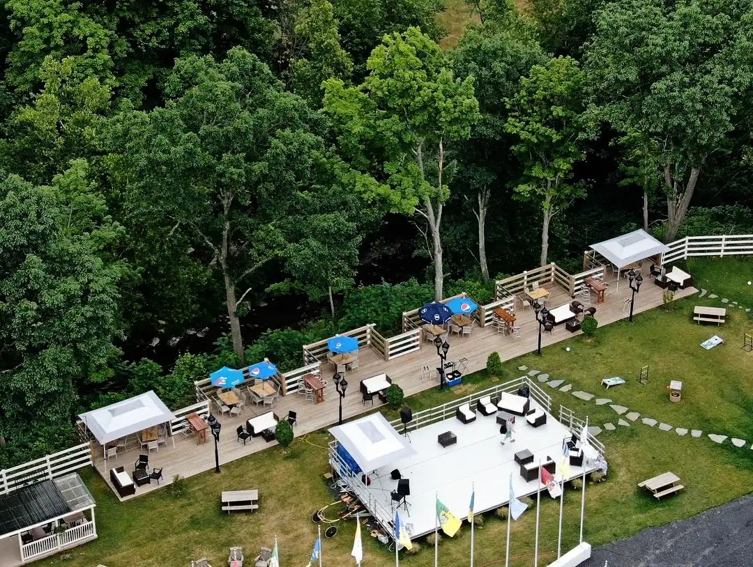 Gallery Five Furlongs Tavern