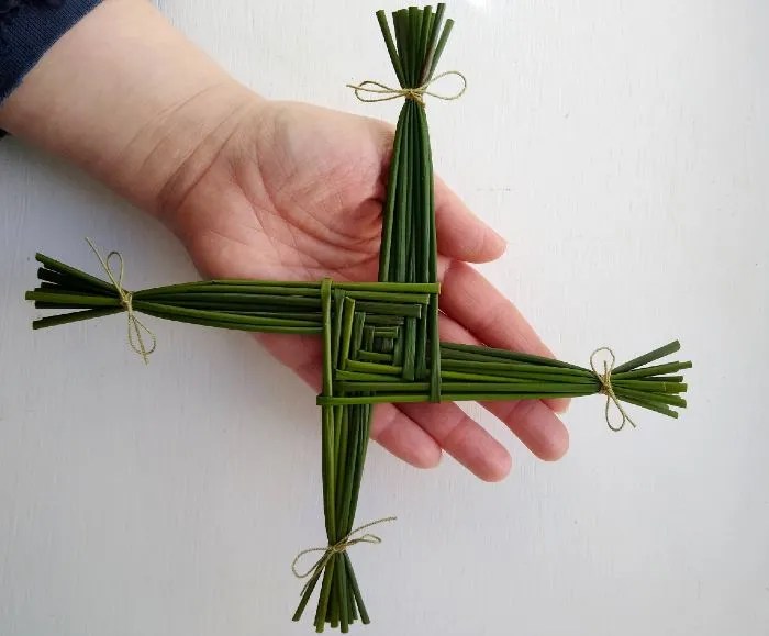 How to Make a Brigid’s Cross for Imbolc Five in the Nest