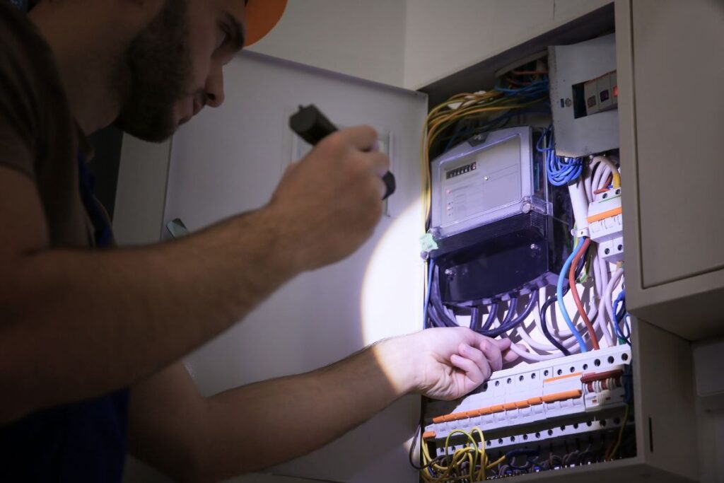 How Do I Fix A Hot And Ground Reverse? » Fix It Wired