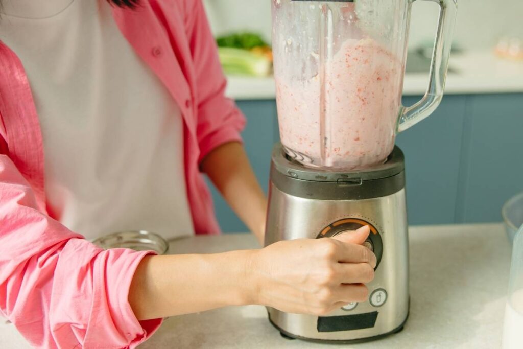 5 Ways To Fix A Blender Leaking Through Blade » Fix It Wired
