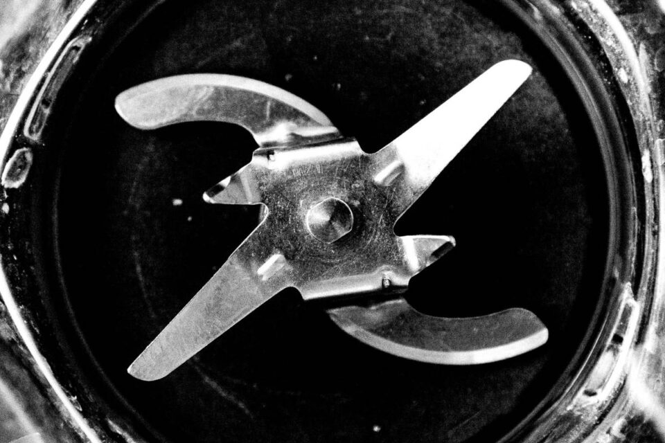 5 Ways To Fix A Blender Leaking Through Blade » Fix It Wired