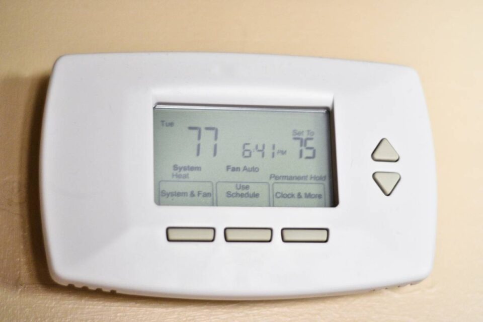 Why Is My Honeywell Thermostat Blinking Heat On? » Fix It Wired