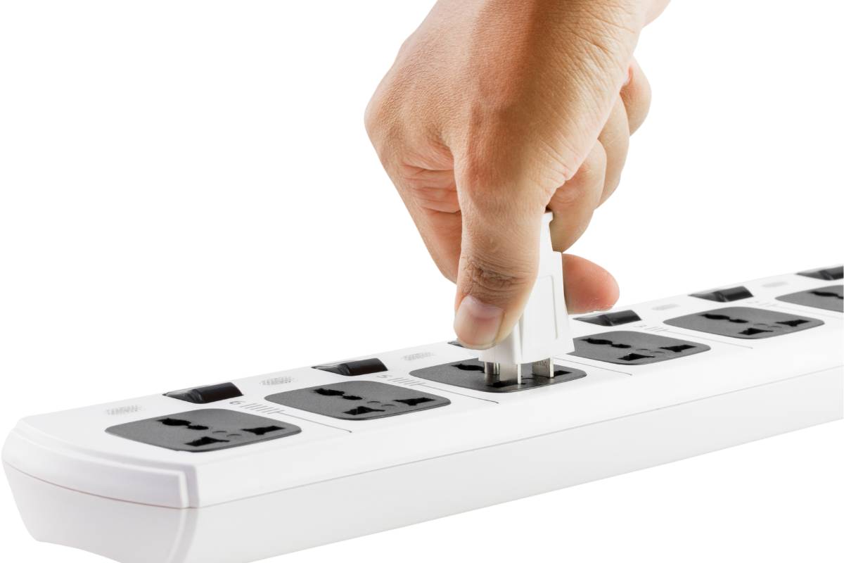 Can You Plug An Ac Into An Extension Cord? (+Mistakes To Avoid) » Fix