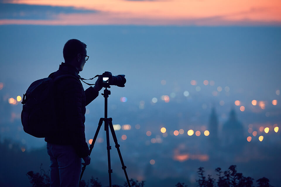 Monopod vs Tripod Which One to Use?