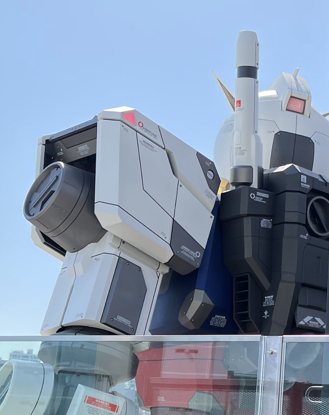 Lifesized moving Gundam statue in Yokohama TOKYO GUNDAM LIFE