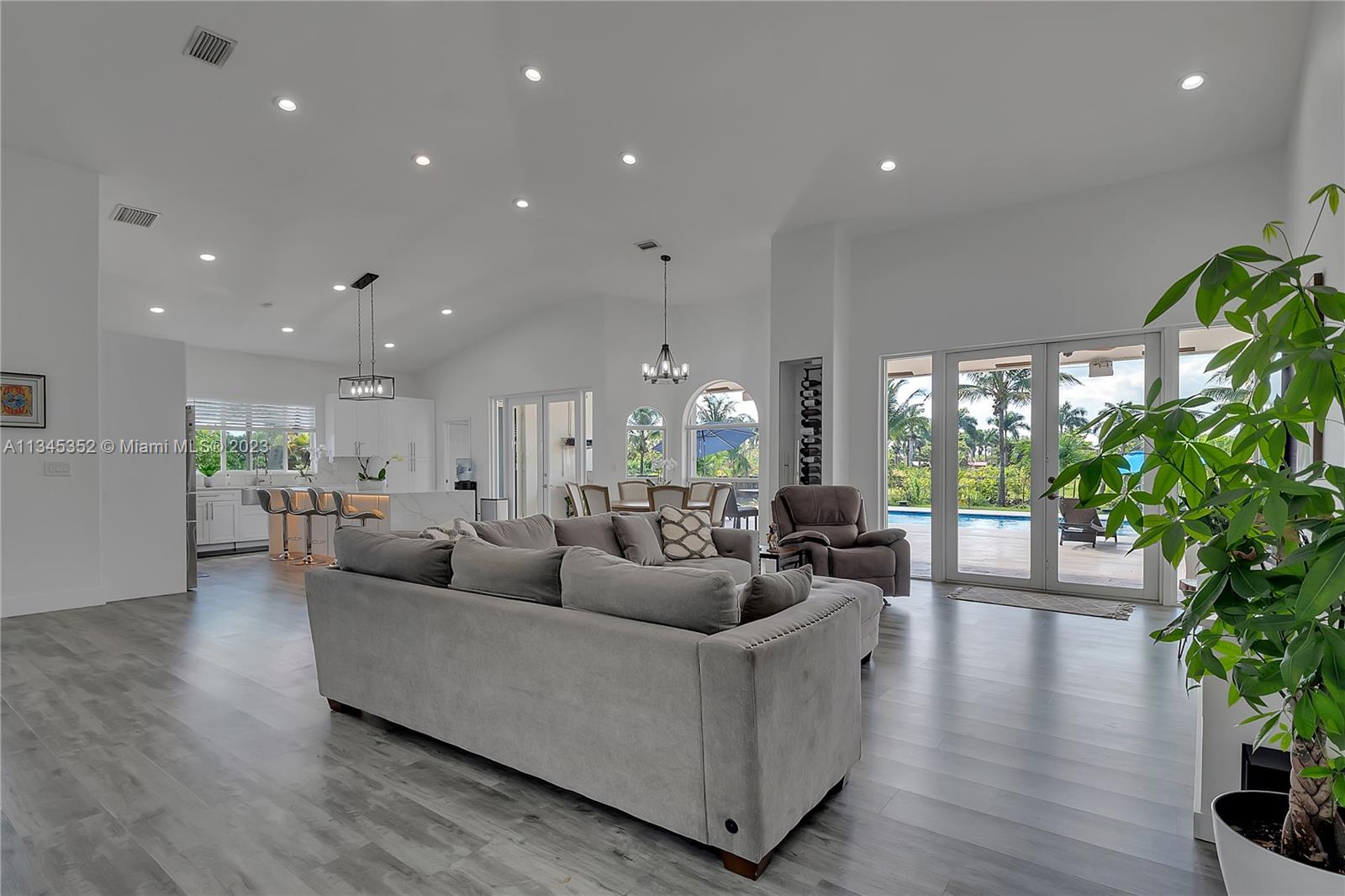 19320 SW 192nd St, Miami MLS A11345352 For Sale