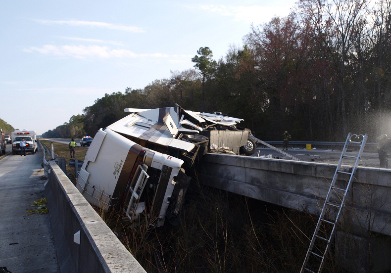RV SmashUp Closes I95 Just North of Flagler County Line and Triggers