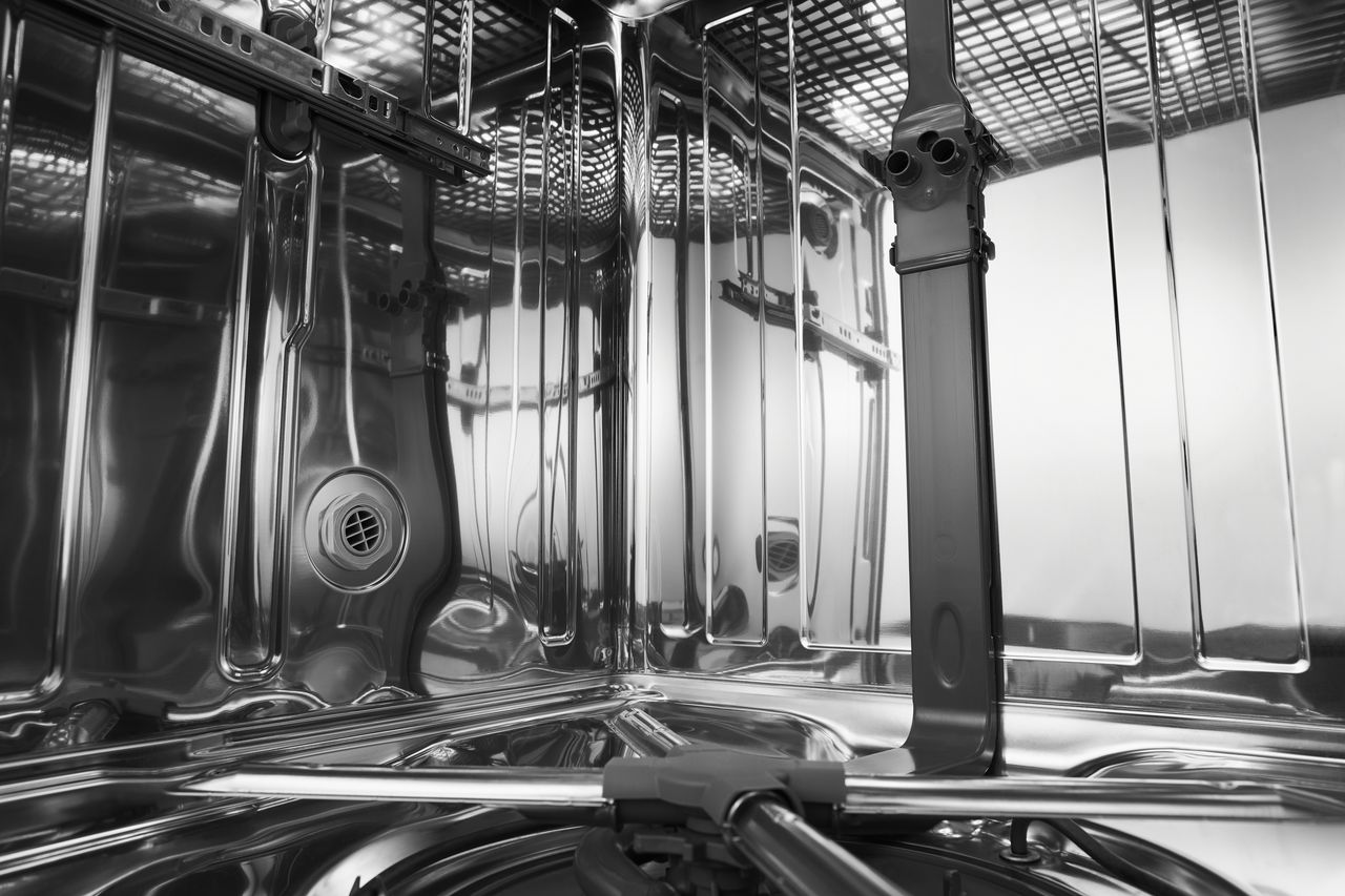 Why Your Dishwasher Isn't Cleaning the Dishes Completely Flamingo