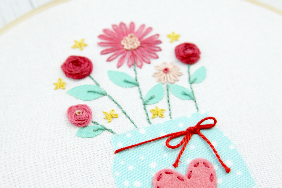 Sweet Mason Jar Vase Hoop Free Embroidery Pattern!