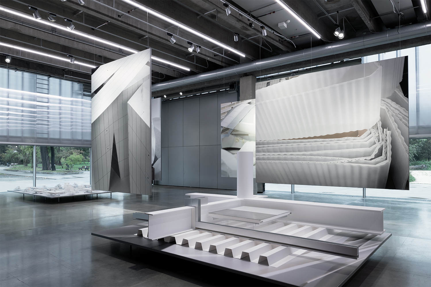 Thomas Demand Model Man Flash Art