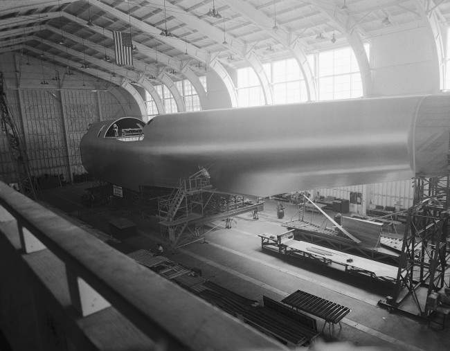 1947 In Photos And Film The Building And Only Flight Of Howard Hughe's