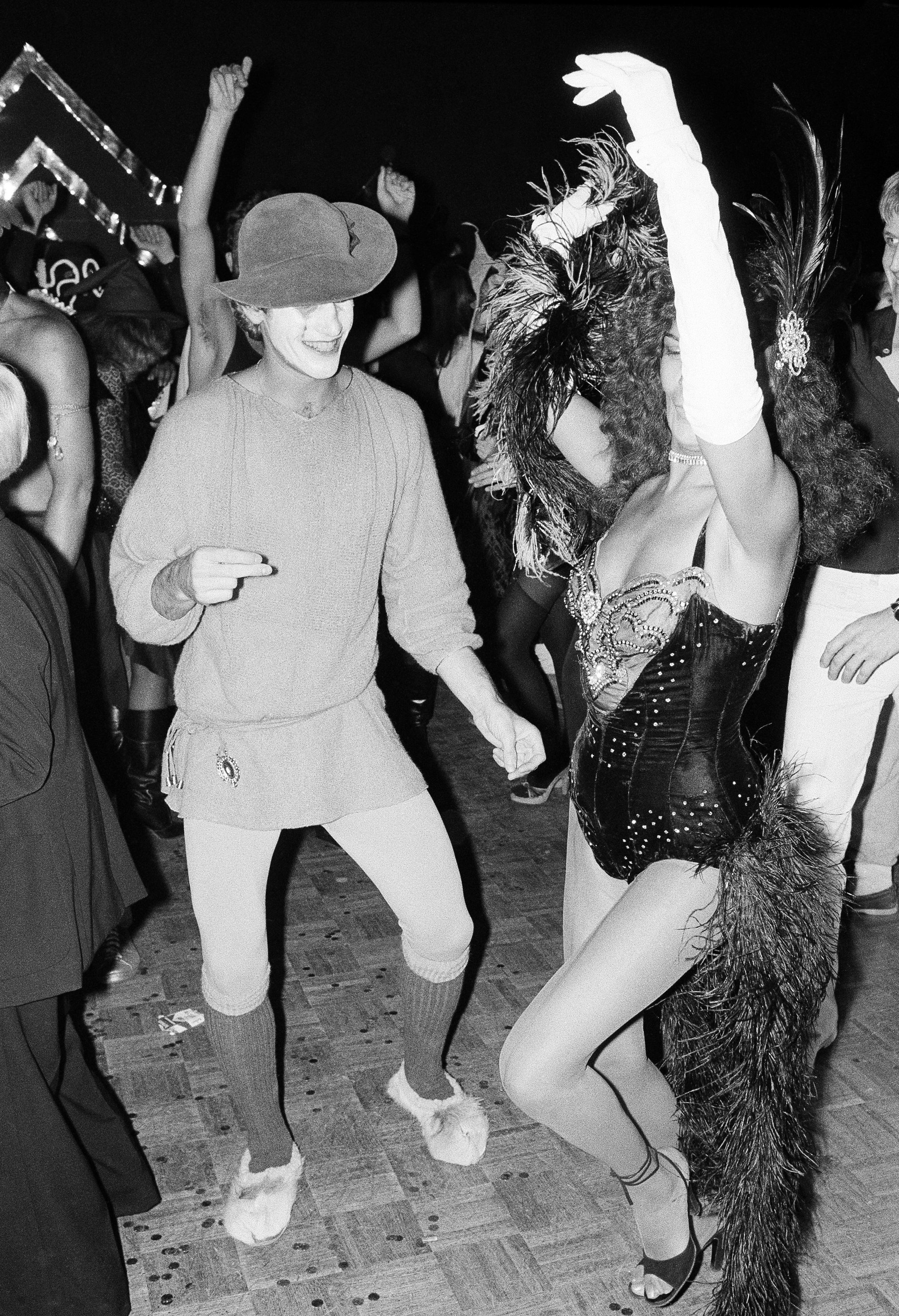 Studio 54 In The 1970s Wonderful Photos Of Famous Faces Dancing At New