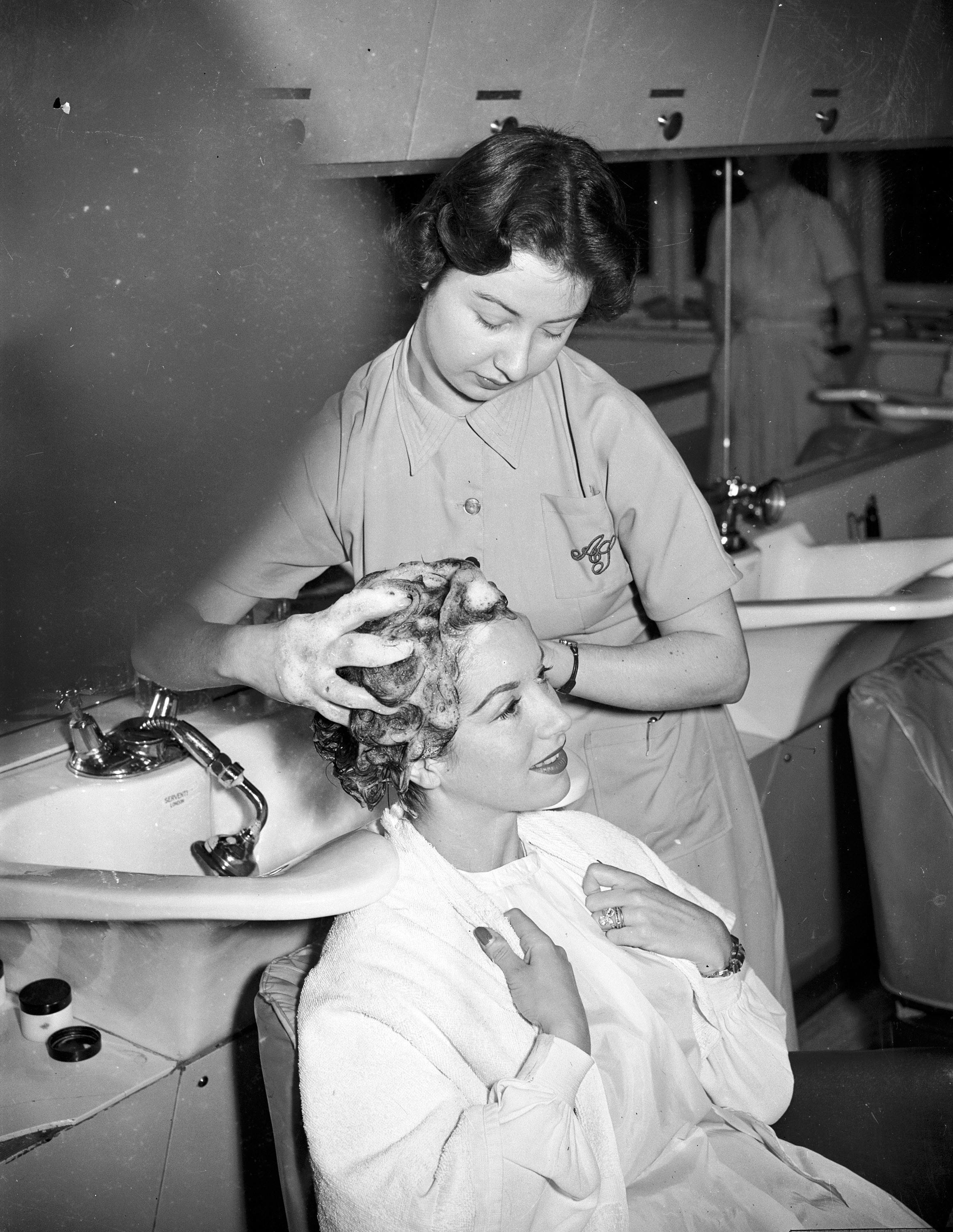 Life In The Barber’s Shop And Salon British Hairdressing 19181972