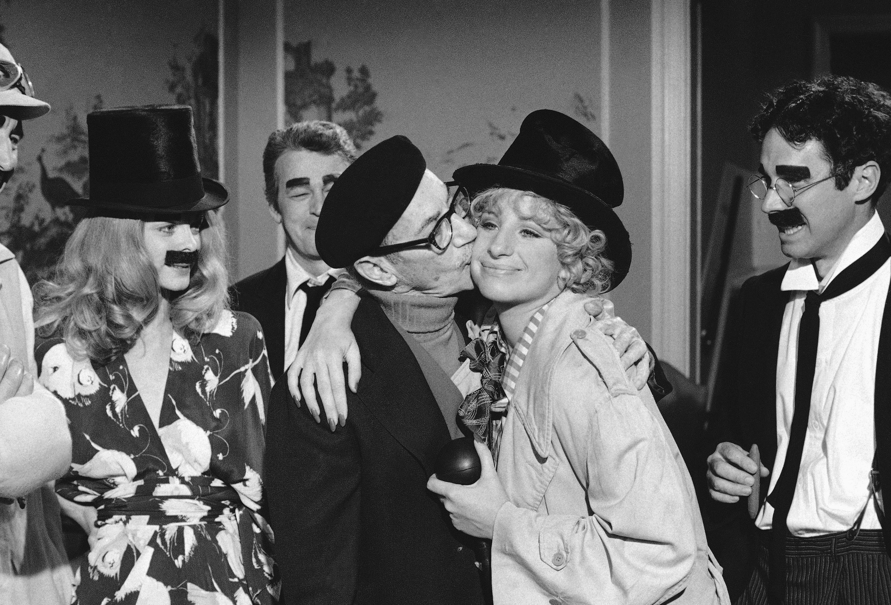 Famous People Kissing 19701980 (Volume 2) Flashbak