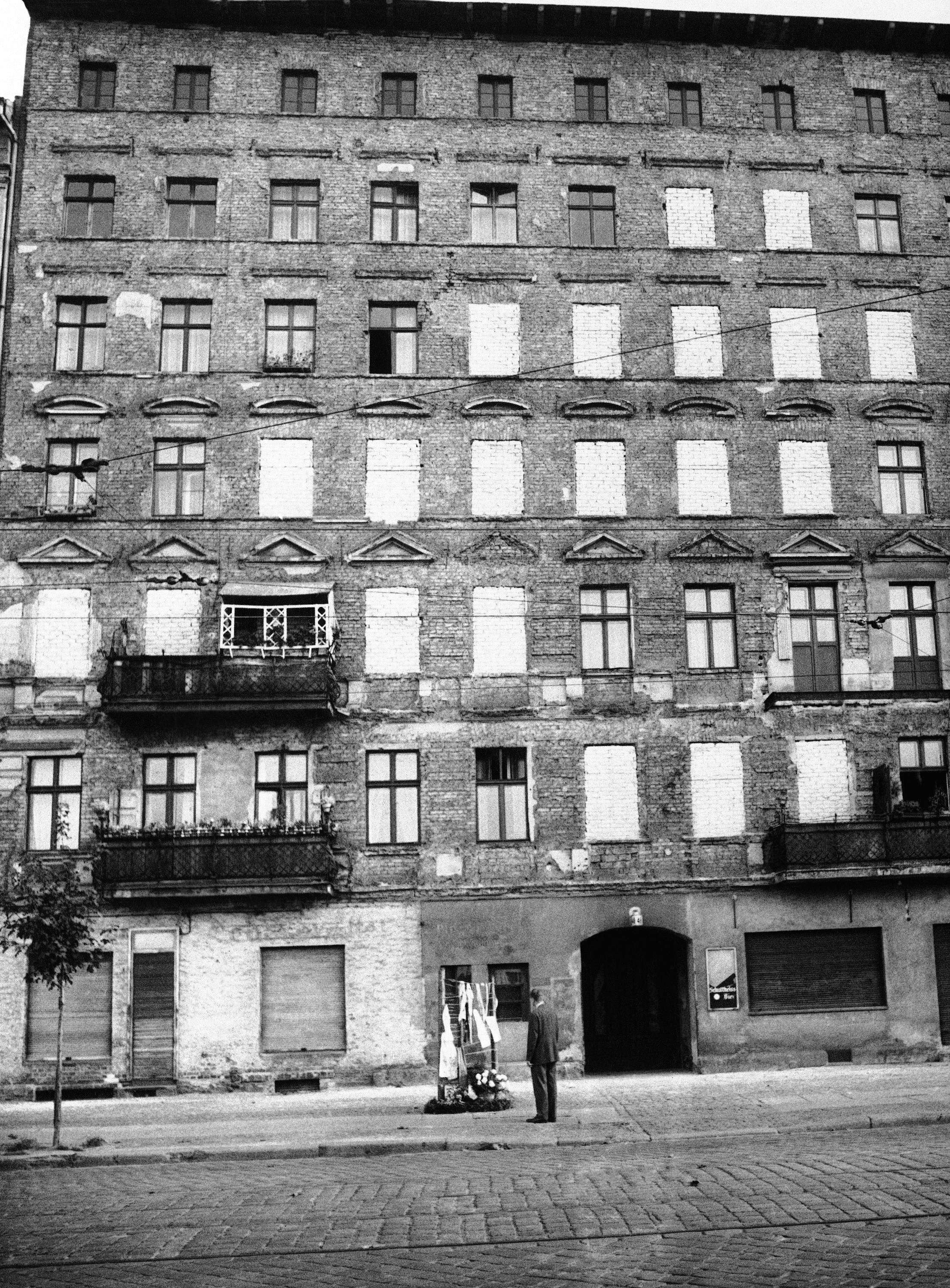 The Building Of The Berlin Wall 19611962 Flashbak